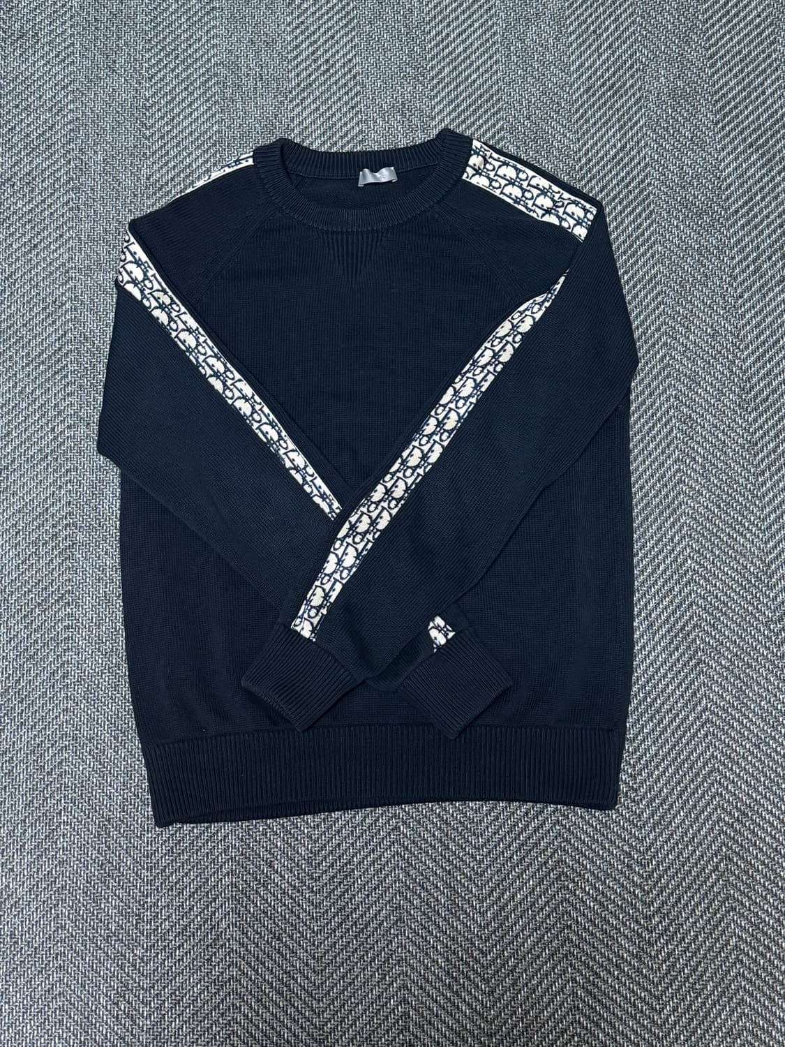 {L} 새상품급 디올 인서트 니트 상품이미지1