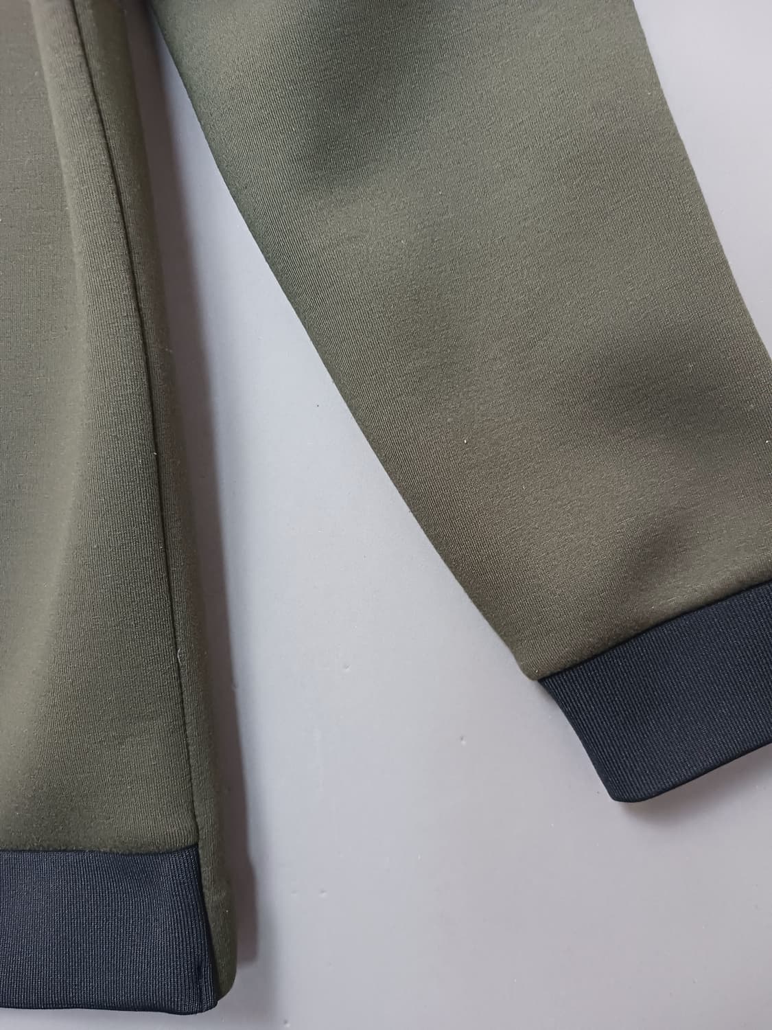 [100] 지오지아 카키 네오브랜 맨투맨 스웨트셔츠 상품이미지9