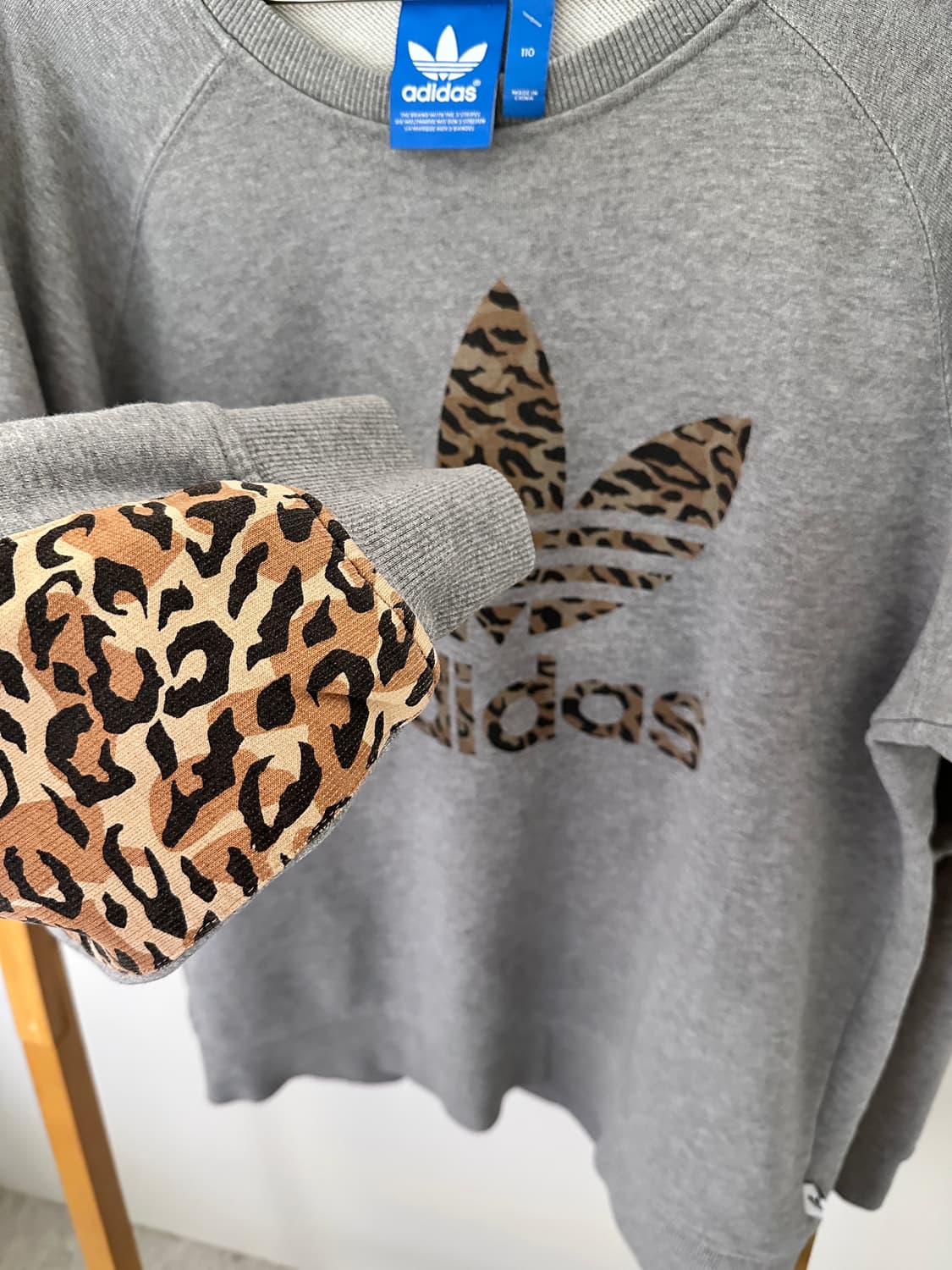 아디다스 레오파드 트레포일 맨투맨 회색(사이즈110) 상품이미지4