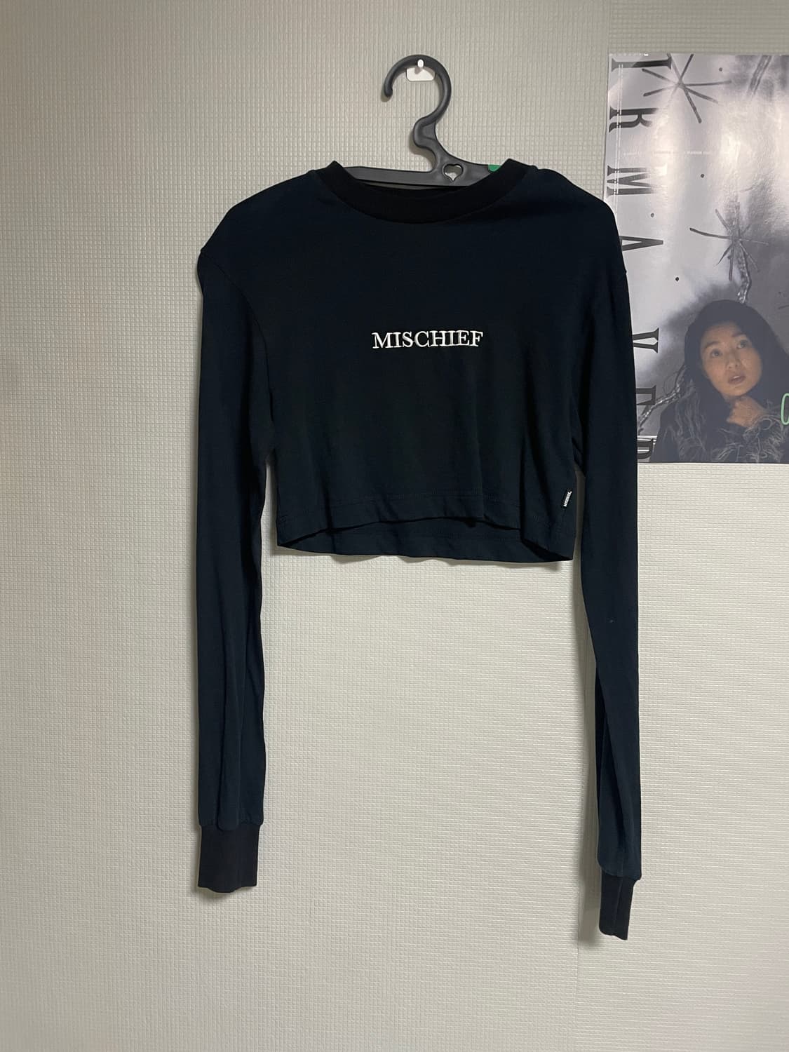 미스치프 크롭 롱슬리브 블랙 상품이미지3