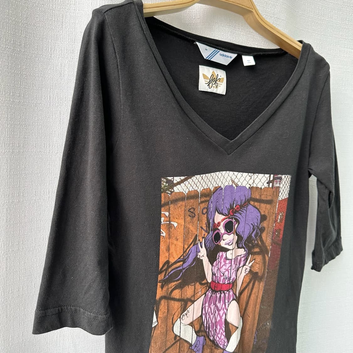 아디다스 x FAFI 00s 프린팅 브이넥 티셔츠 블랙 85 상품이미지6