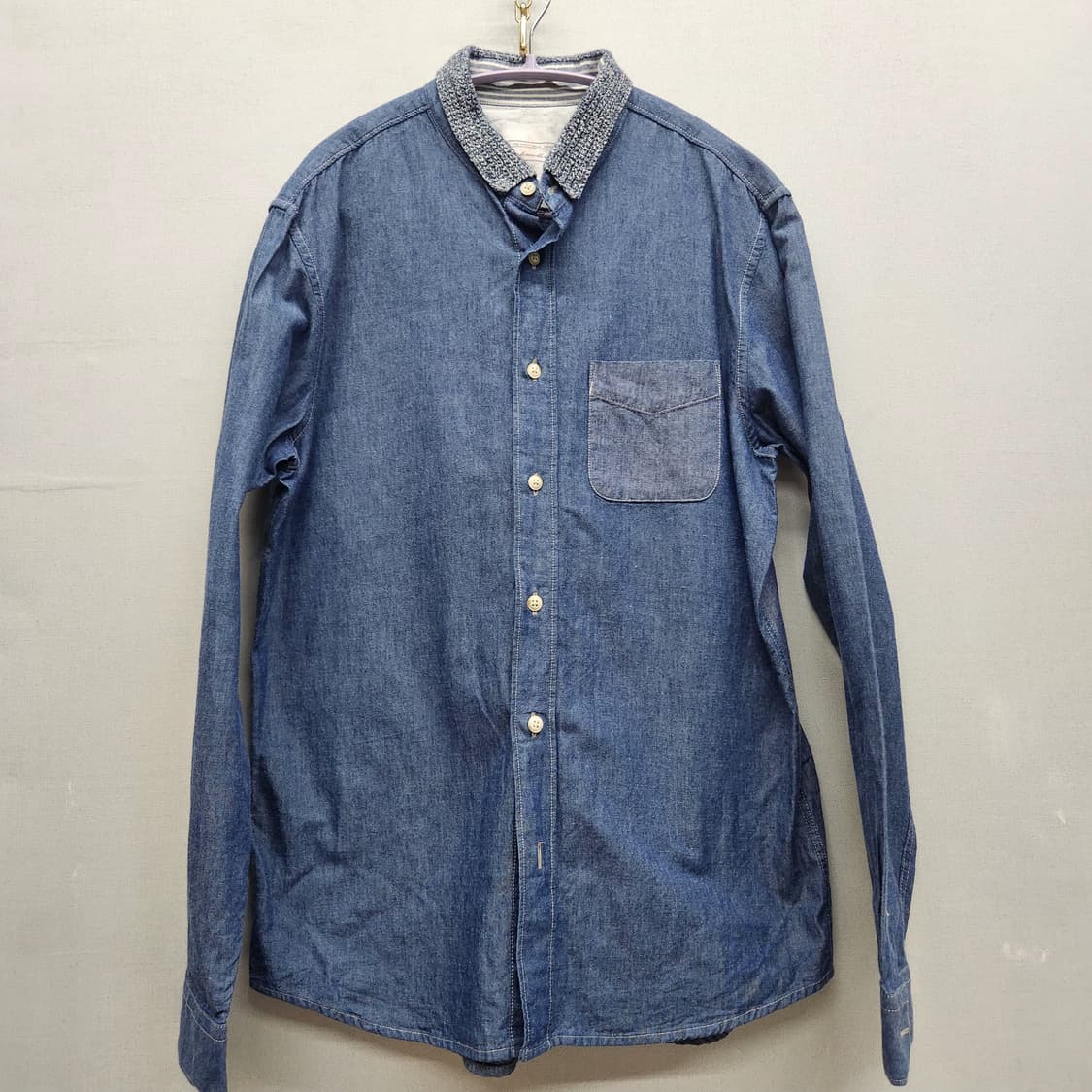 커스텀멜로우 카라니트 디테일 원포켓 데님셔츠 40(M) 남여공용 상품이미지1