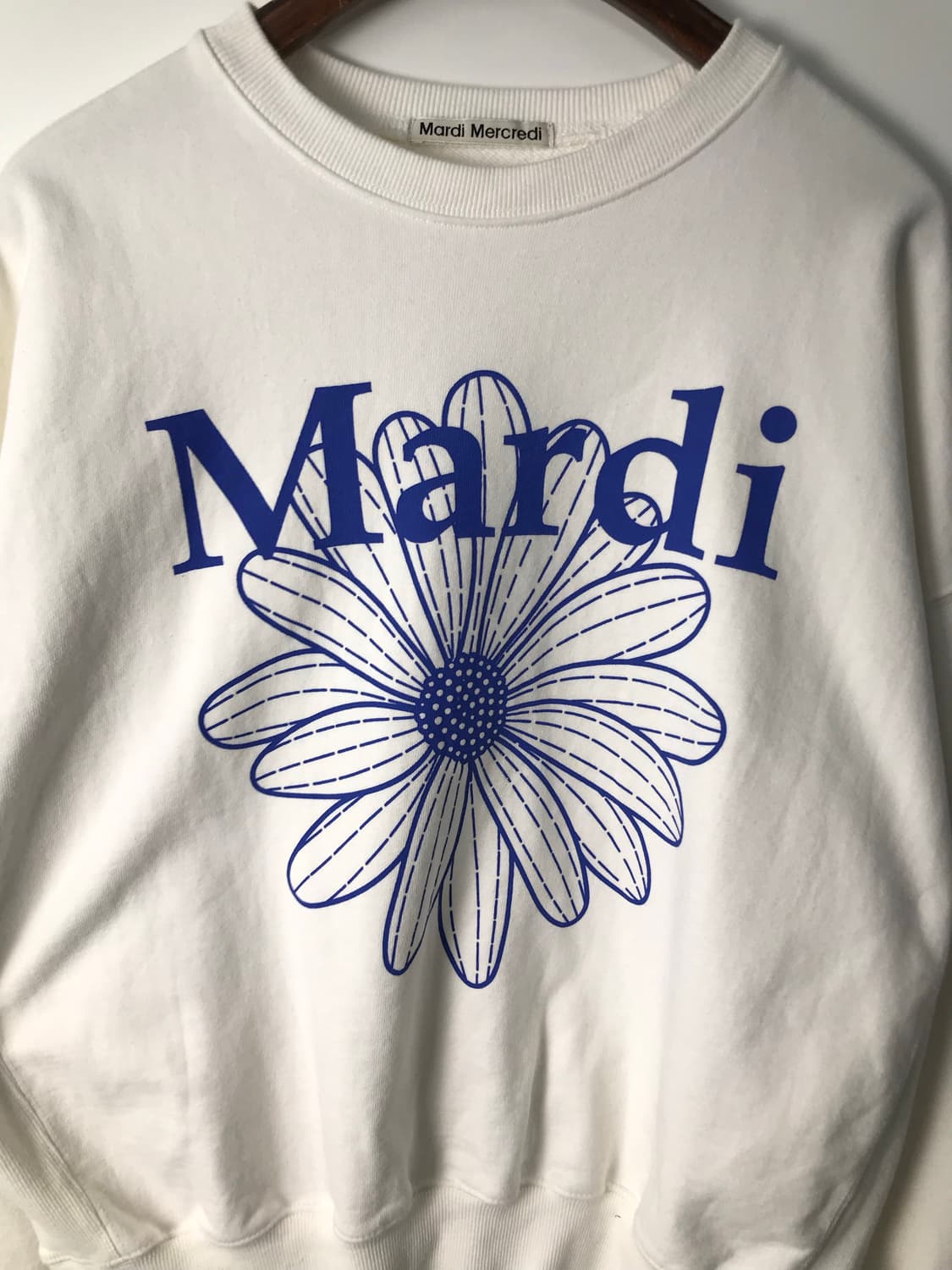마르디 메크르디 빅로고 화이트 맨투맨 상품이미지3
