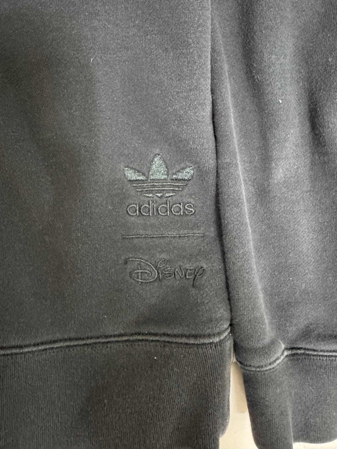 디지니+아디다스 맨투맨 xs 상품이미지2