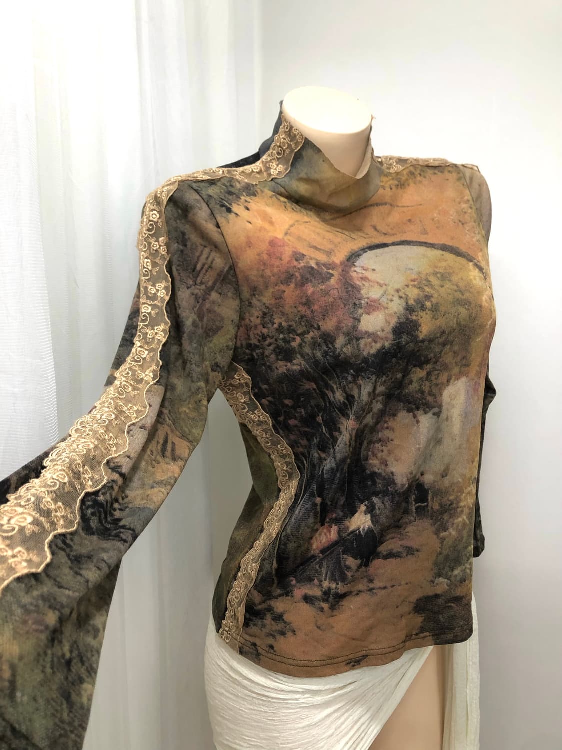 lace trimming printed mock neck top  상품이미지2