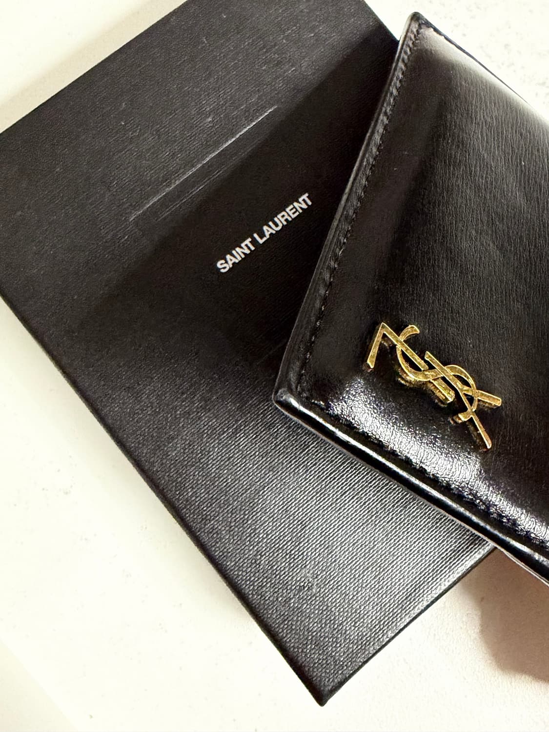 생로랑 카드홀더 지갑 블랙 금장  상품이미지4