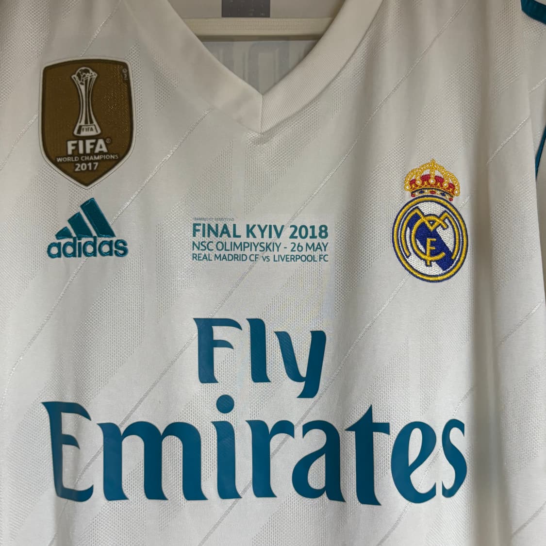 17-18 레알 마드리드 홈 챔스결승 모드리치 유니폼 상품이미지3