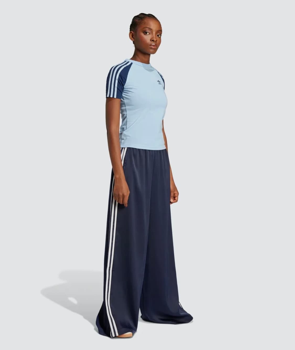 아디다스 여성용 와이드 팬츠입니다 상품이미지2