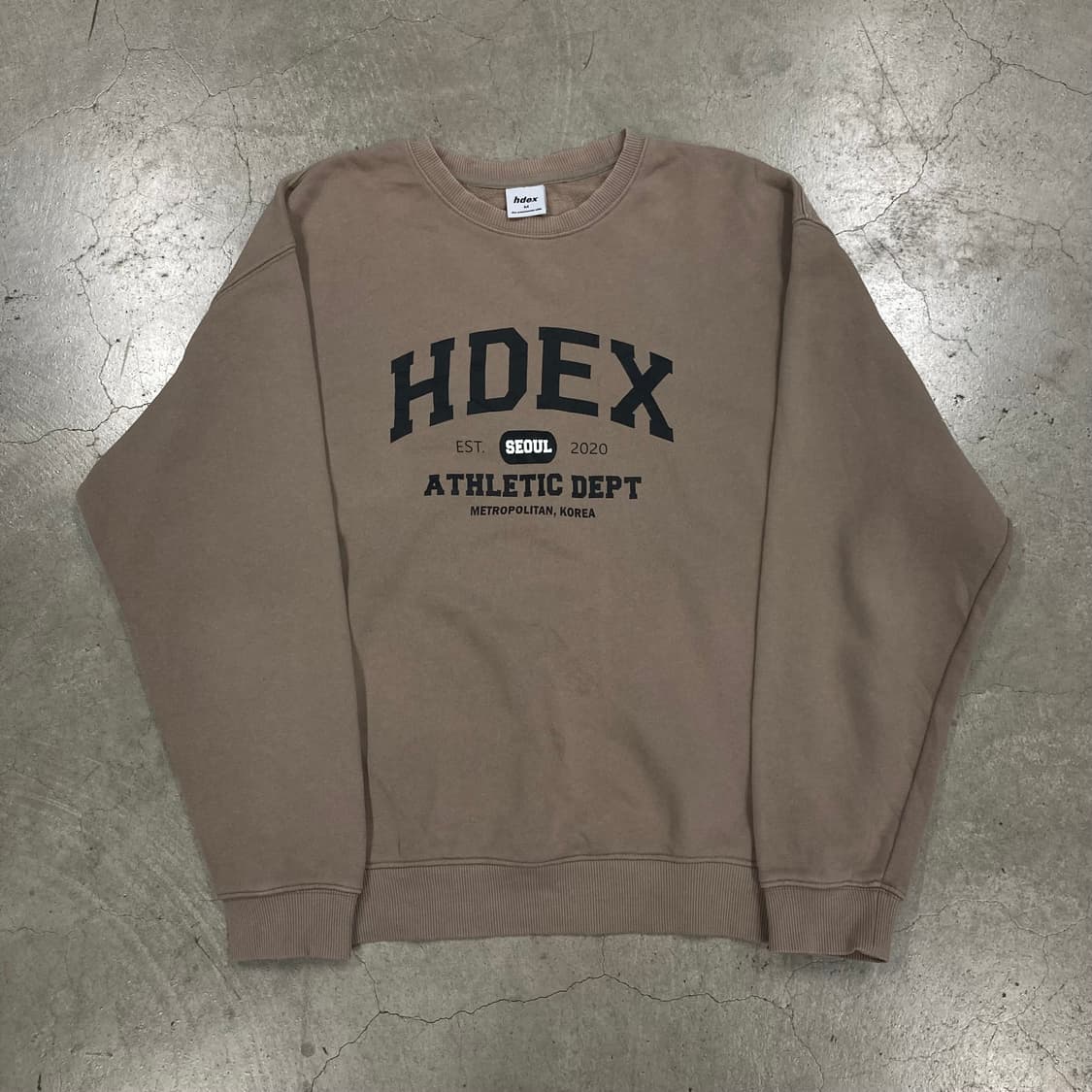 HDEX 베이지 컬러 스펠아웃 빅로고 맨투맨 상품이미지1