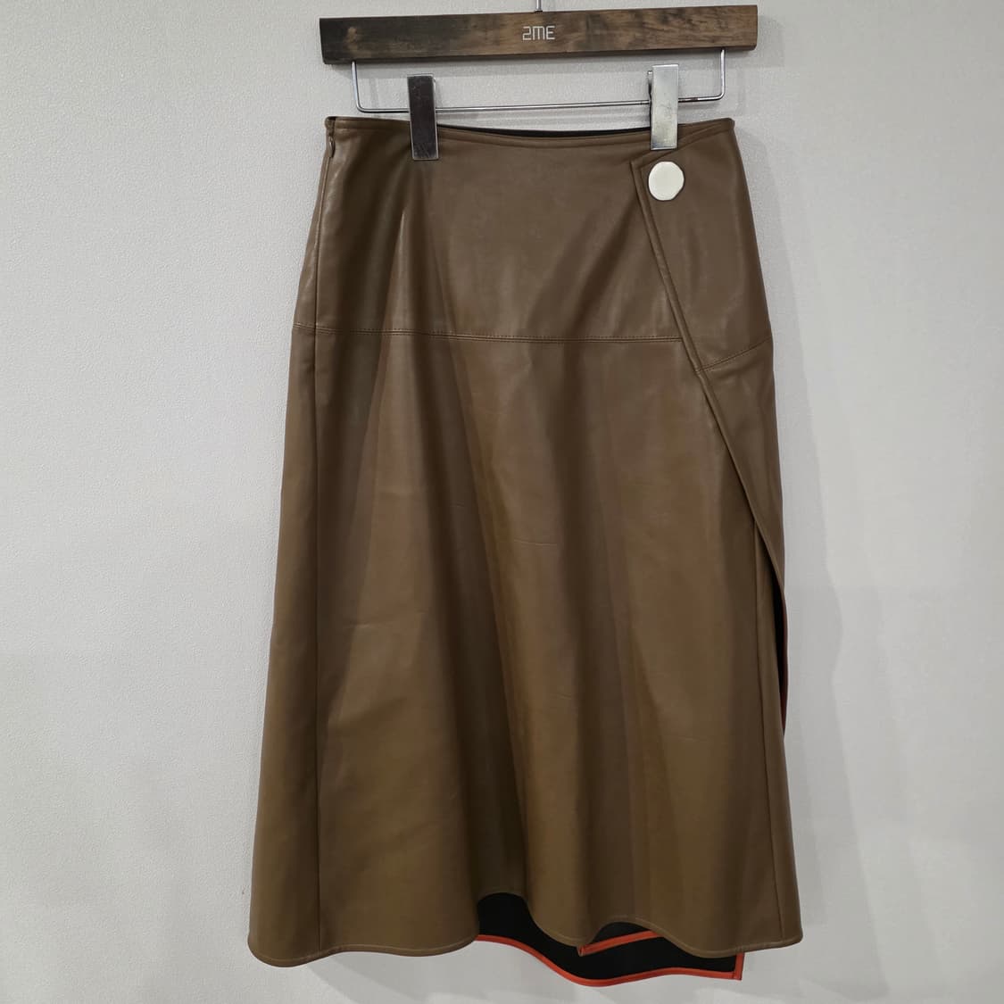 한섬 래트 바이 티 브라운 레더 스커트 64-94 상품이미지1