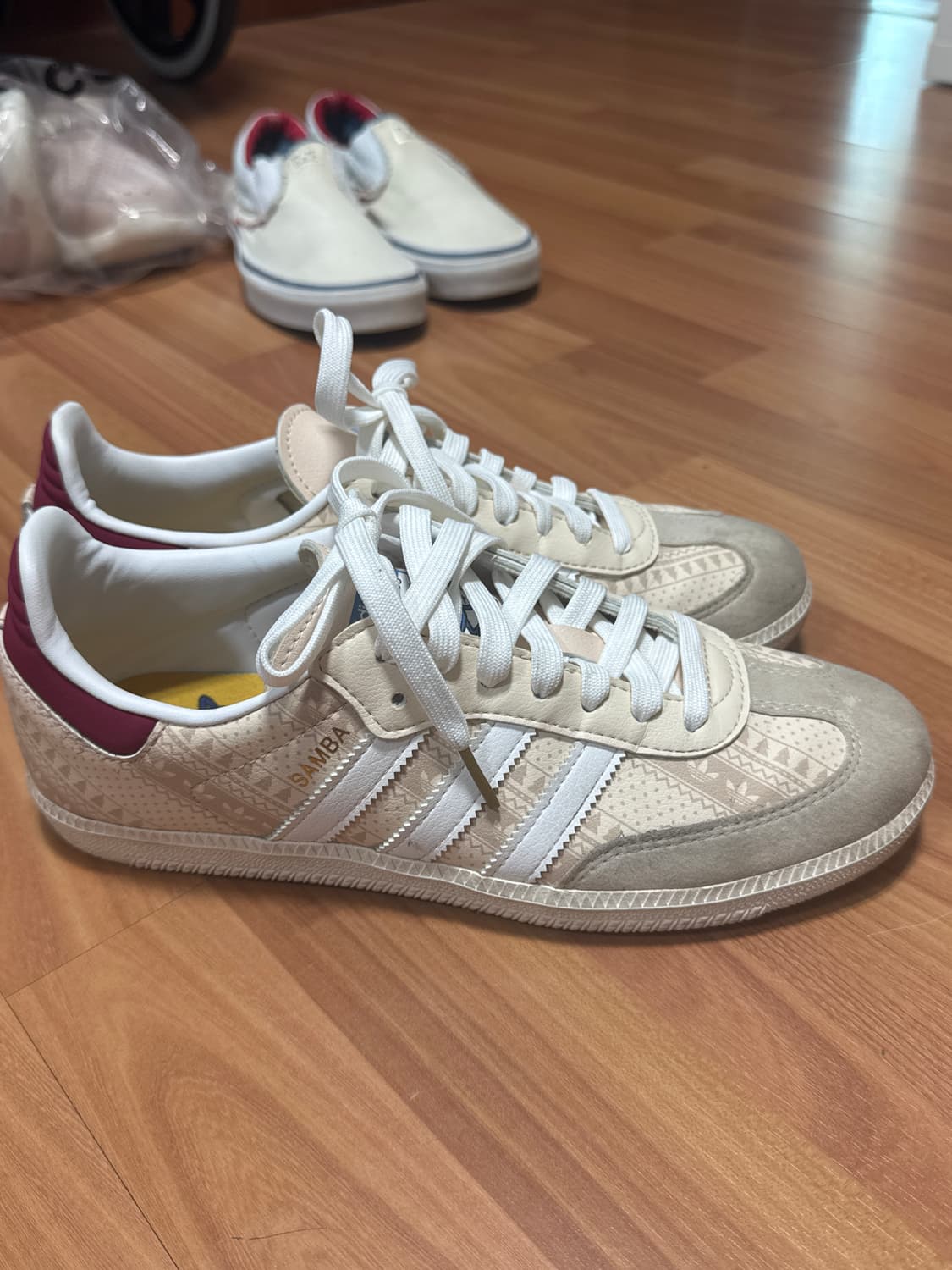 아디다스 삼바 원더 화이트 레거시 버건디 판매합니다. 상품이미지2
