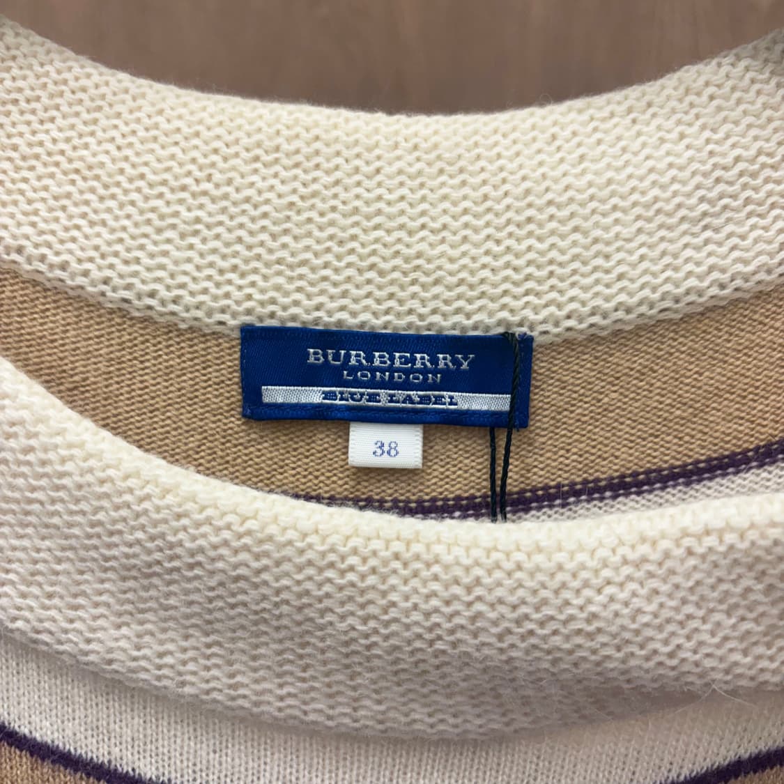 버버리 런던 니트 미디 원피스 배색 스트라이프 버튼 넥 디테일 베이지 상품이미지7
