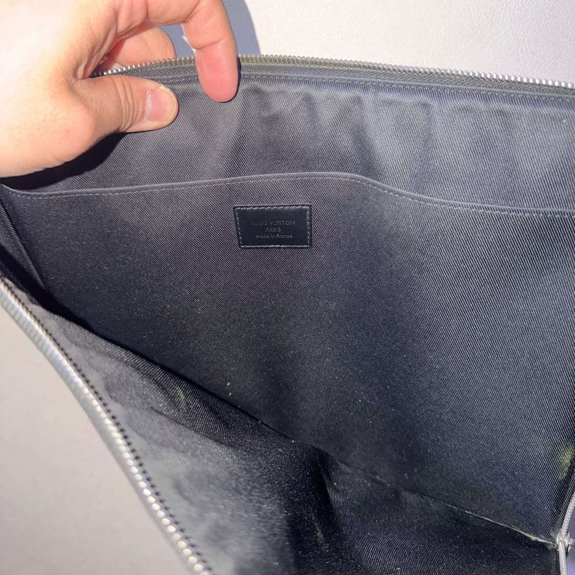 루이비통 모노그램 다미에 그라파이트 포쉐트 클러치백 (사용감) 상품이미지8