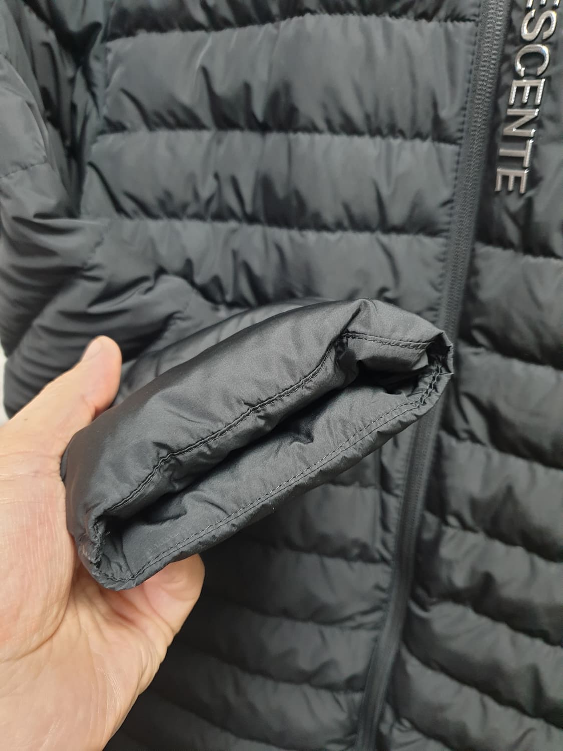 [남100] 데상트 스키 구스 경량패딩 블랙 상품이미지3