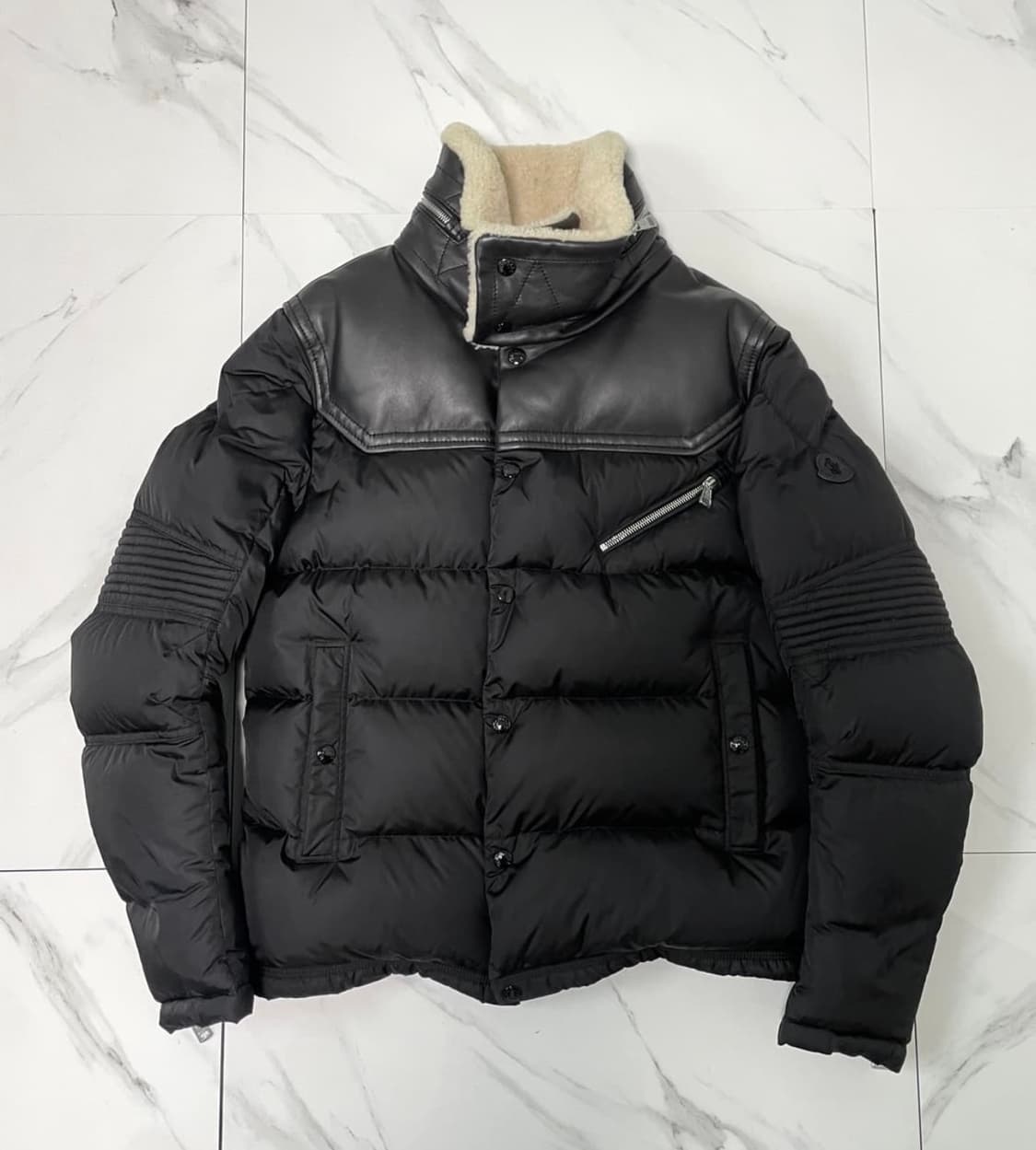 24FW 몽클레어 레오 시어링 래더 패딩 상품이미지1