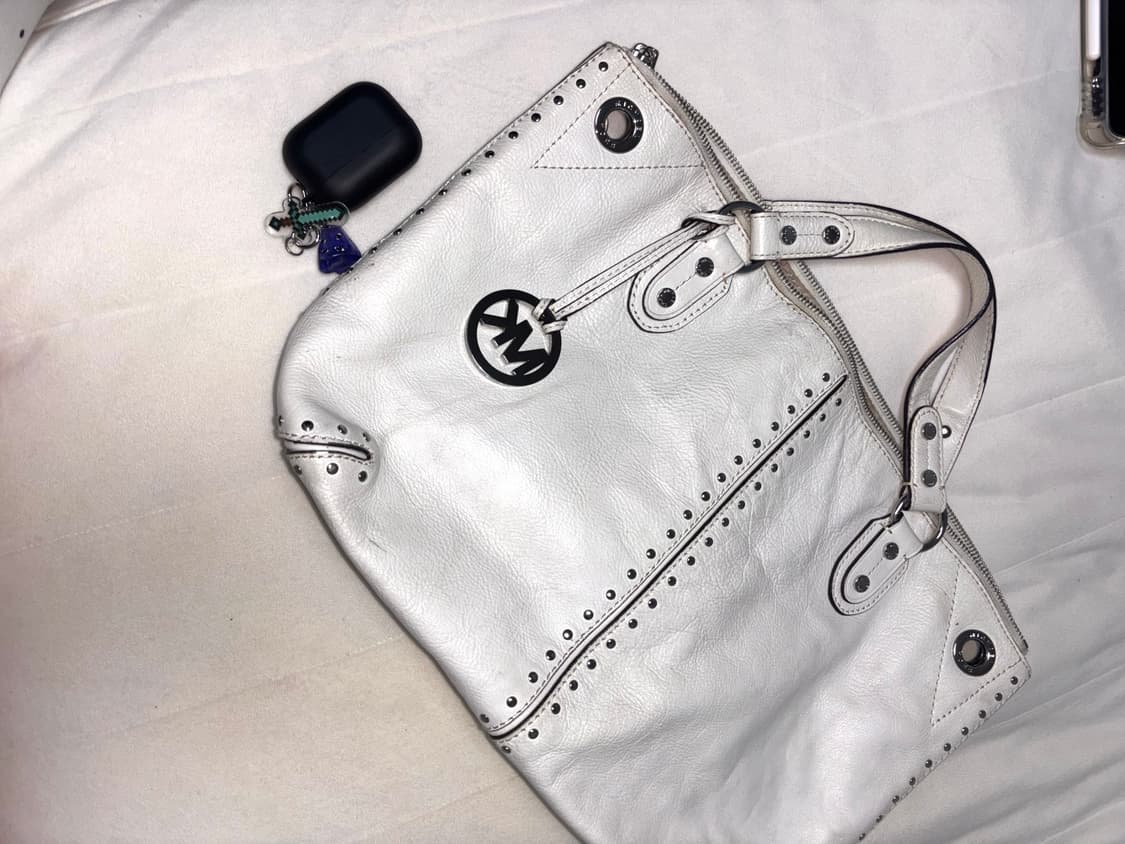 마이클 코어스 화이트 더플백 상품이미지2