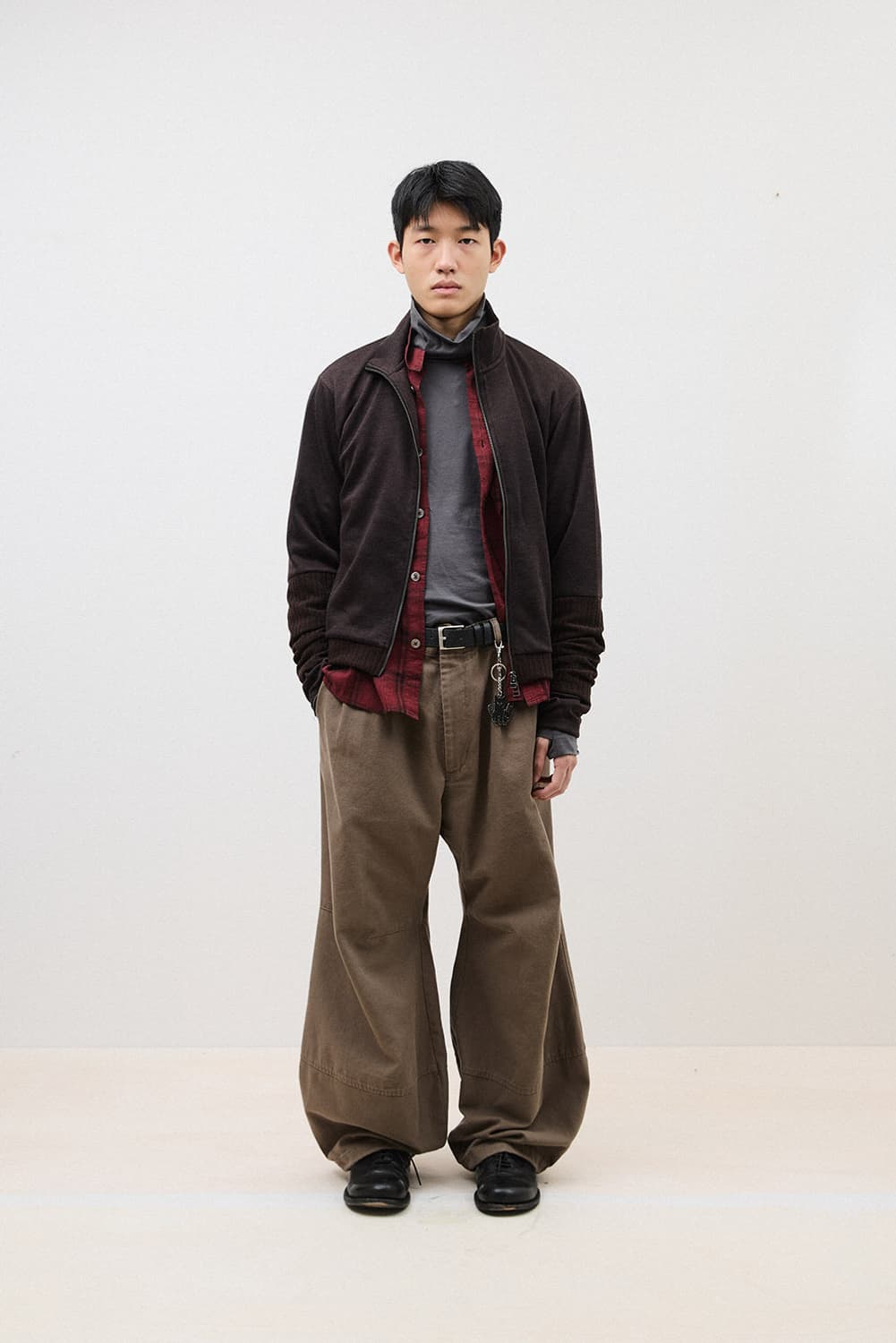 해칭룸 볼륨 팬츠 Oxford Washed Dark Beige (3) 상품이미지1