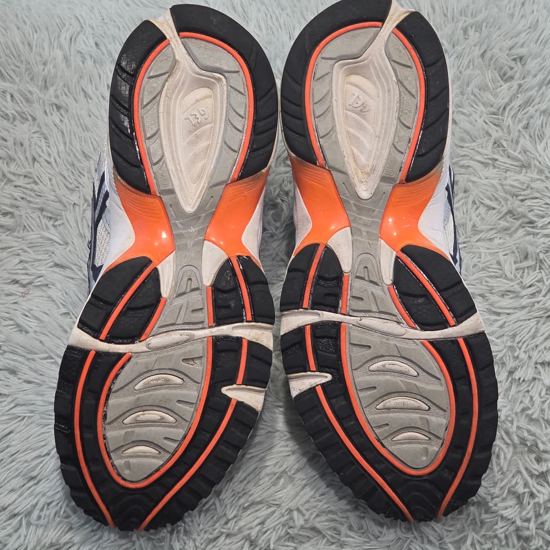 7q-6:아식스 젤 1090 화이트 네이비 러닝 스니커즈 (24.5cm) 상품이미지9