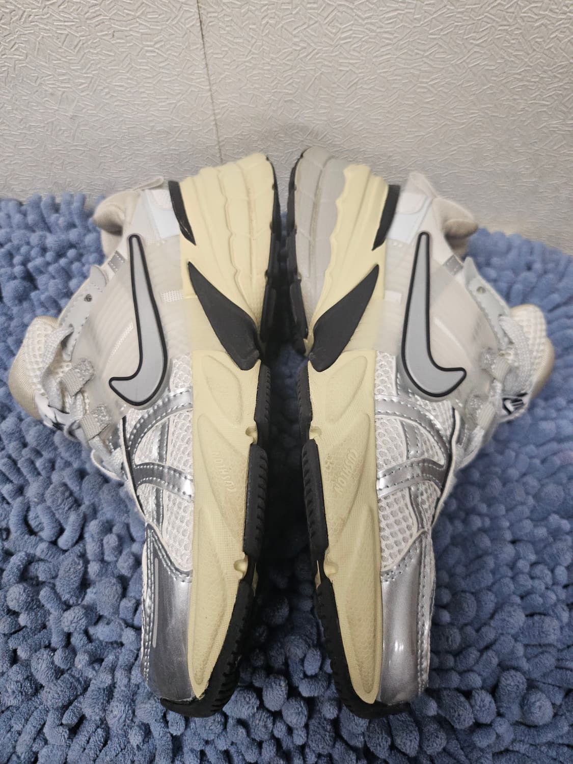 나이키 V2K 런 퓨어 플래티넘 라이트 아이언 오어 235 상품이미지10