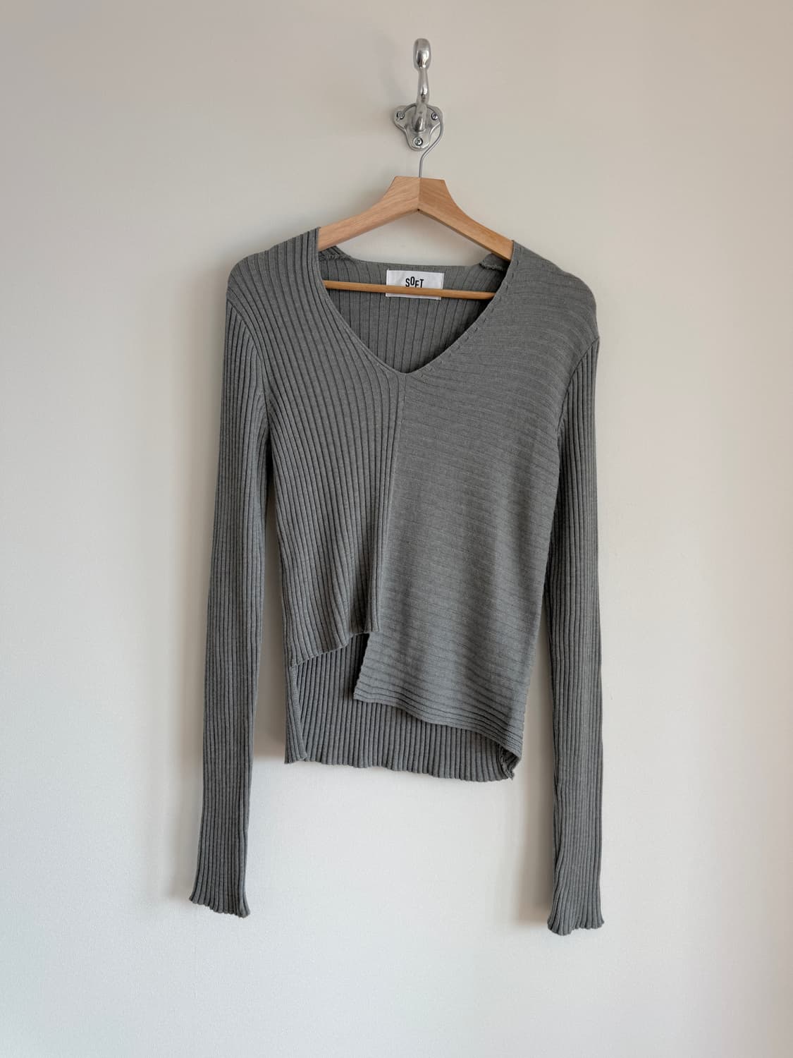 소프트 서울(SOFT SEOUL) 비대칭 니트 롱슬리브 상품이미지1