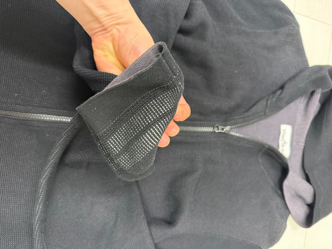 스톤아일랜드 니트 후드 집업 L 사이즈  블랙 색상  상태 9.5/10  상품이미지3