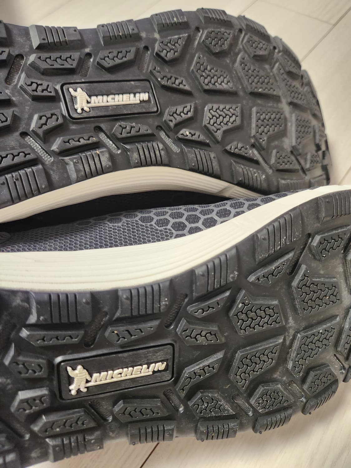 새상품급)언더아머 러닝화 UA 호버 리액터 미드 3020313-001 운 상품이미지9