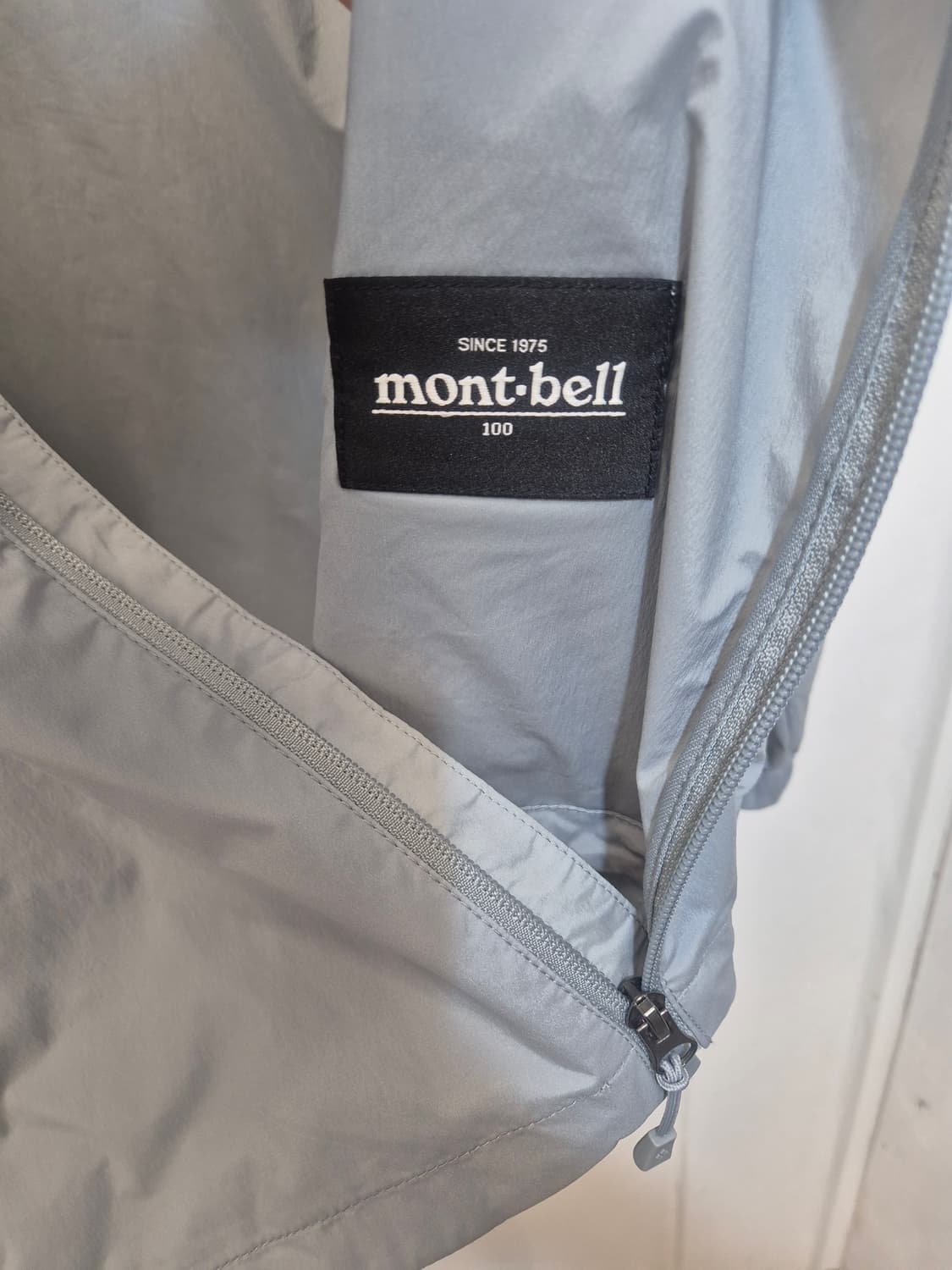 가벼운 소재로 제작된 몽벨 바람막이  100 
 상품이미지4