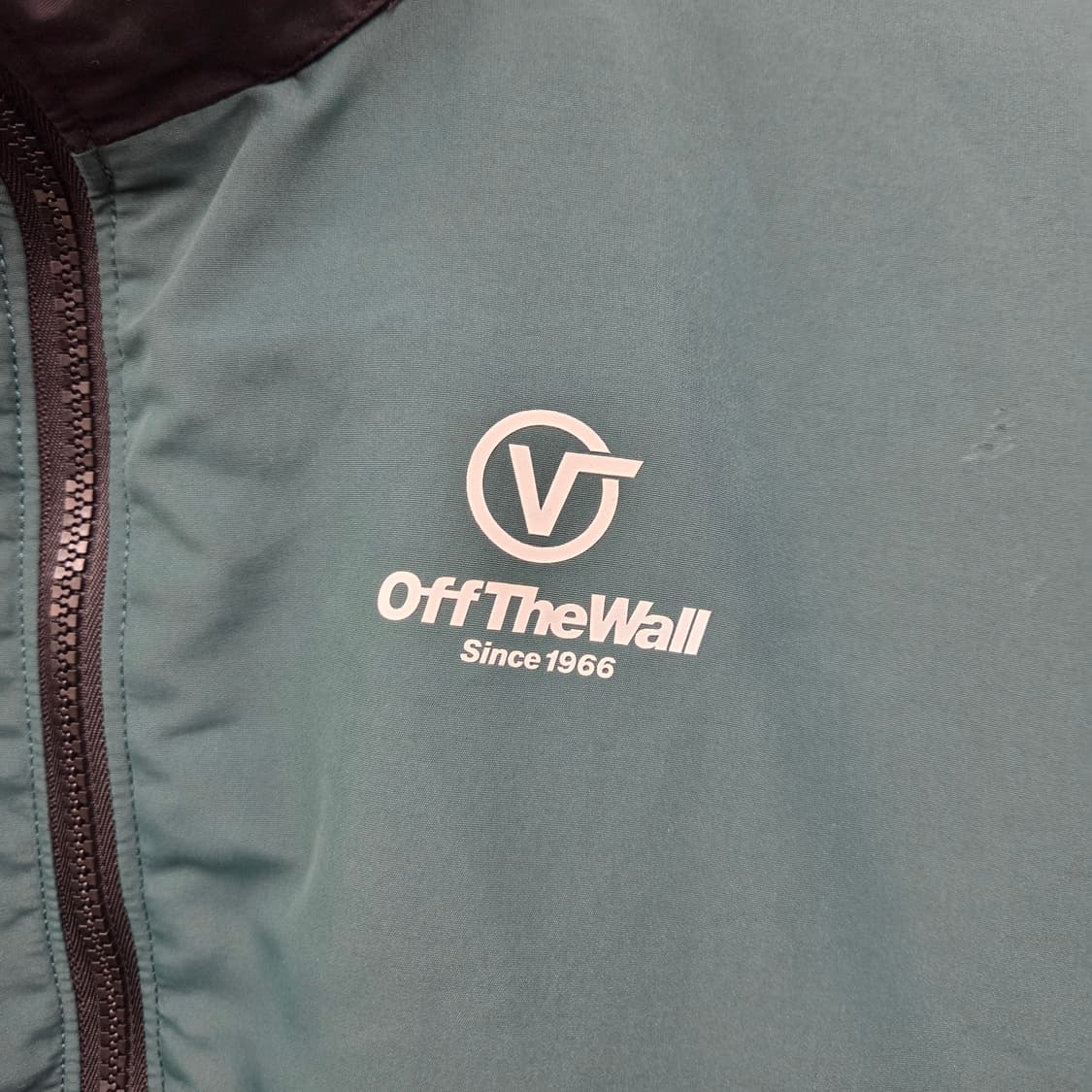 반스 Off The Wall 바람막이 그린/블랙 남m 상품이미지3