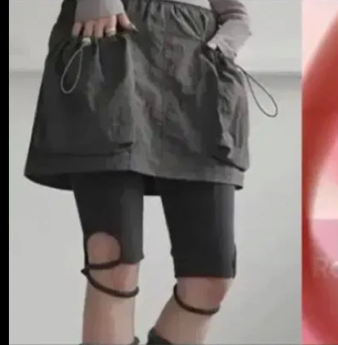 바이너리원 스트랩 스커트 차콜 상품이미지1