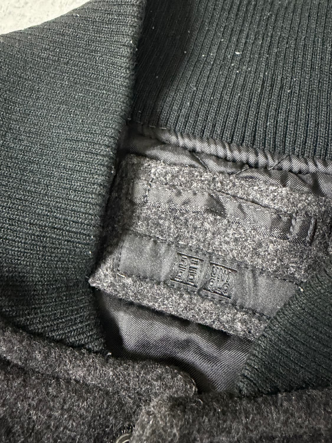 유니클로 페이크레더 바시티 자켓 상품이미지4