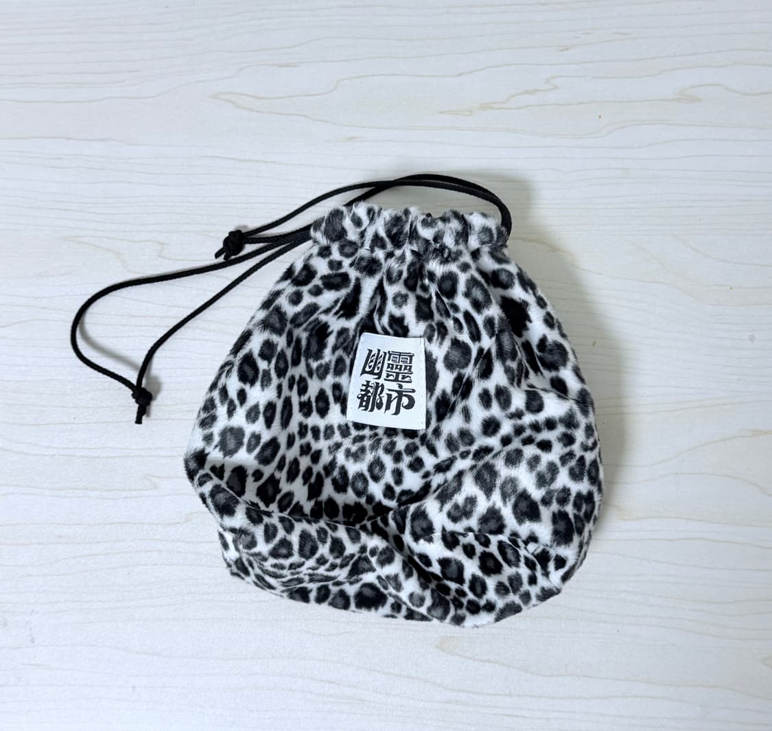 유령도시 블랙 레오파드 스트링 파우치  상품이미지1