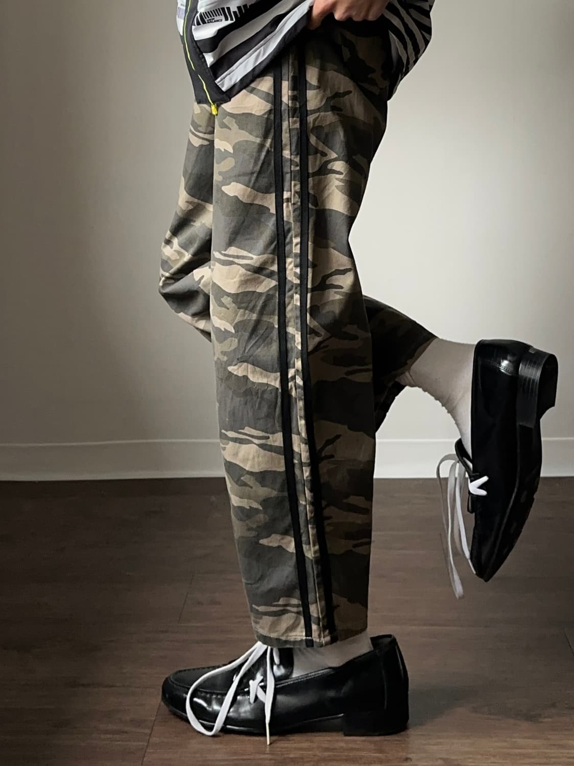 Chip Clip 크롭 카모플라쥬 트랙 팬츠 상품이미지3