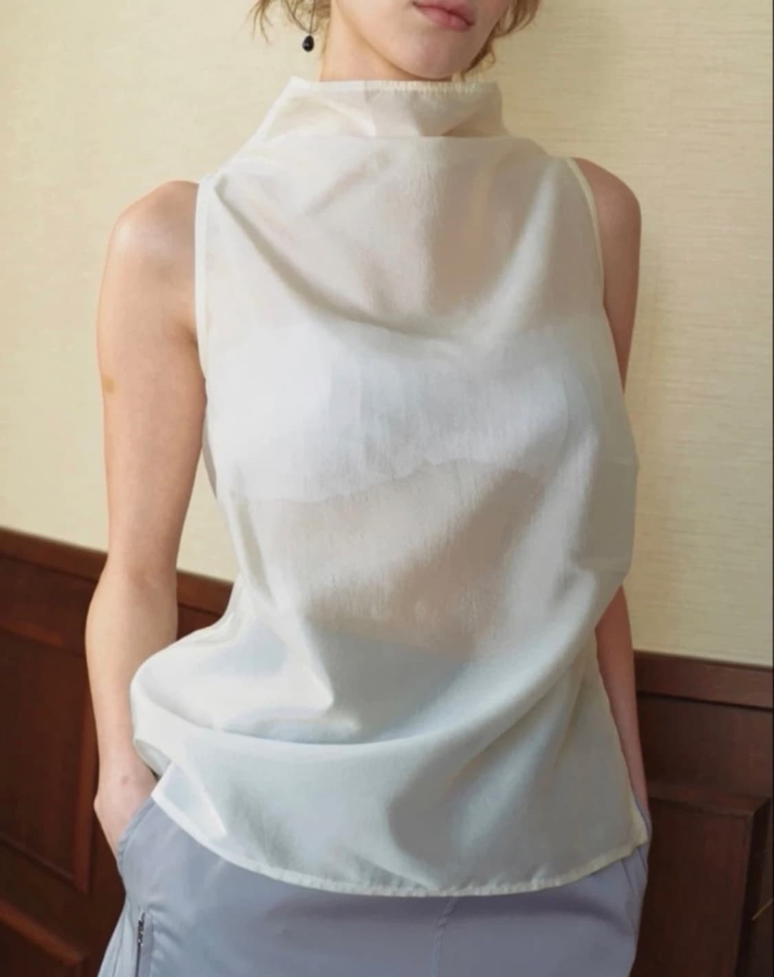 리본빛 슬리브리스 블라우스 상품이미지1