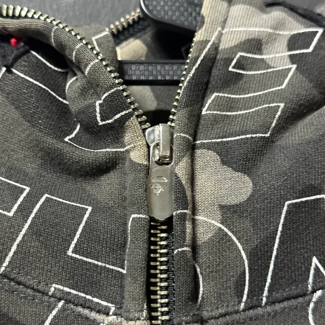 정품 베이프 흑계 텍스트 카모 샤크 풀 집업 후디 상품이미지4