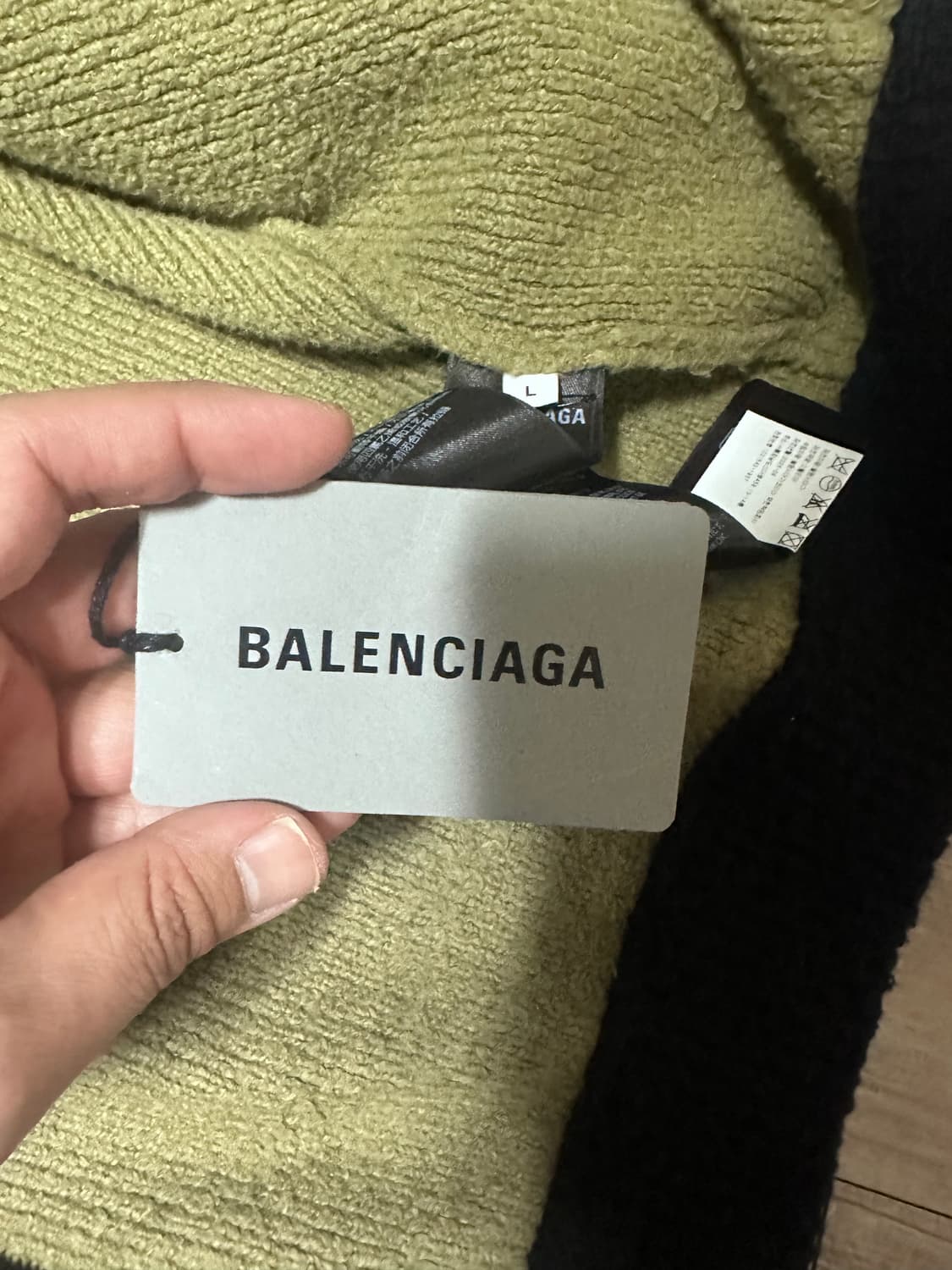 발렌시아가 플러피 집업 후디 카키/블랙 L 상품이미지5