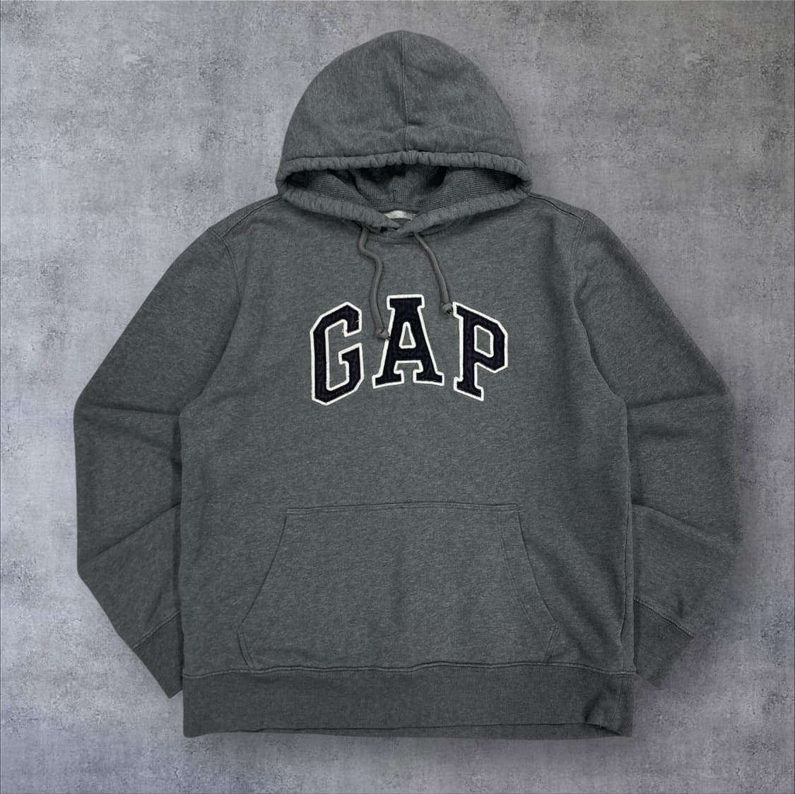 GAP 차콜 그레이 컬러 스펠아웃 빅로고 후드티 상품이미지1