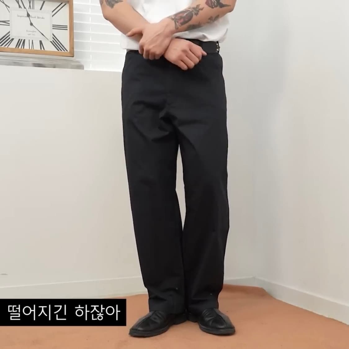 유니클로 와이드핏 치노팬츠 상품이미지1