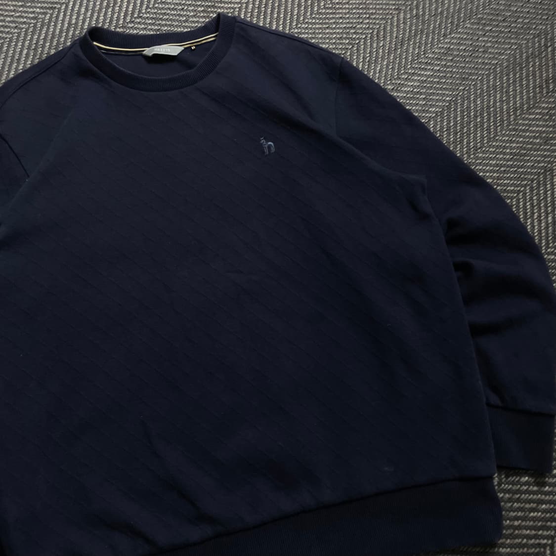 HAZZYS 자수로고 패턴 맨투맨 네이비y 4576 상품이미지4