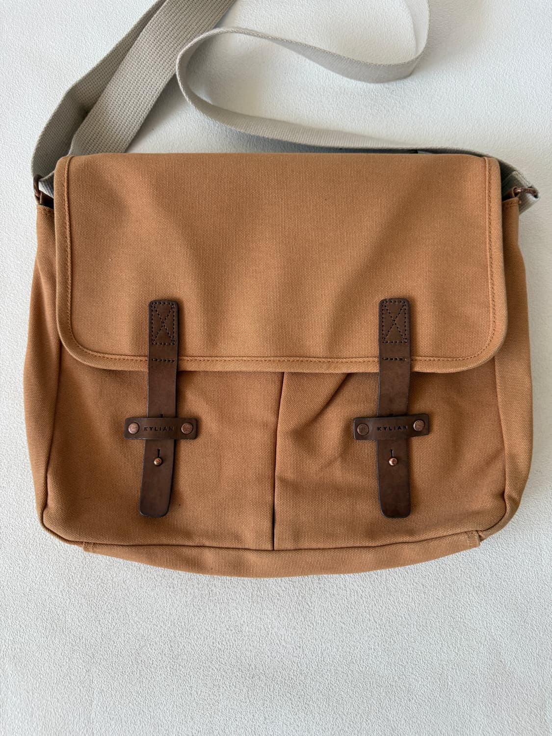 킬리안(KYLIAN) 캔버스 크로스백 상품이미지2