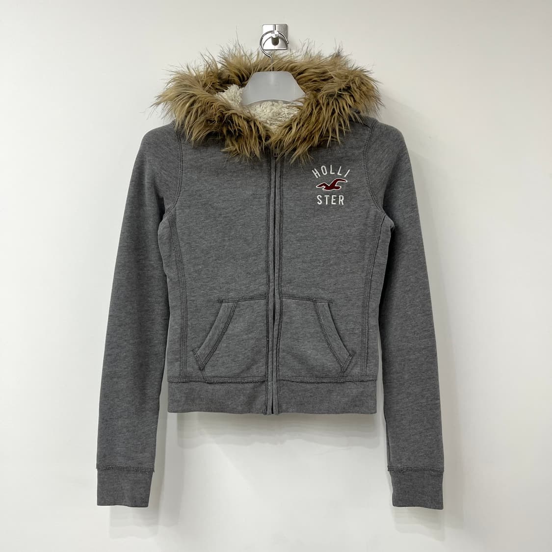 홀리스터 딱붙핏 울프죠 자수로고 그레이 후드집업 상품이미지3