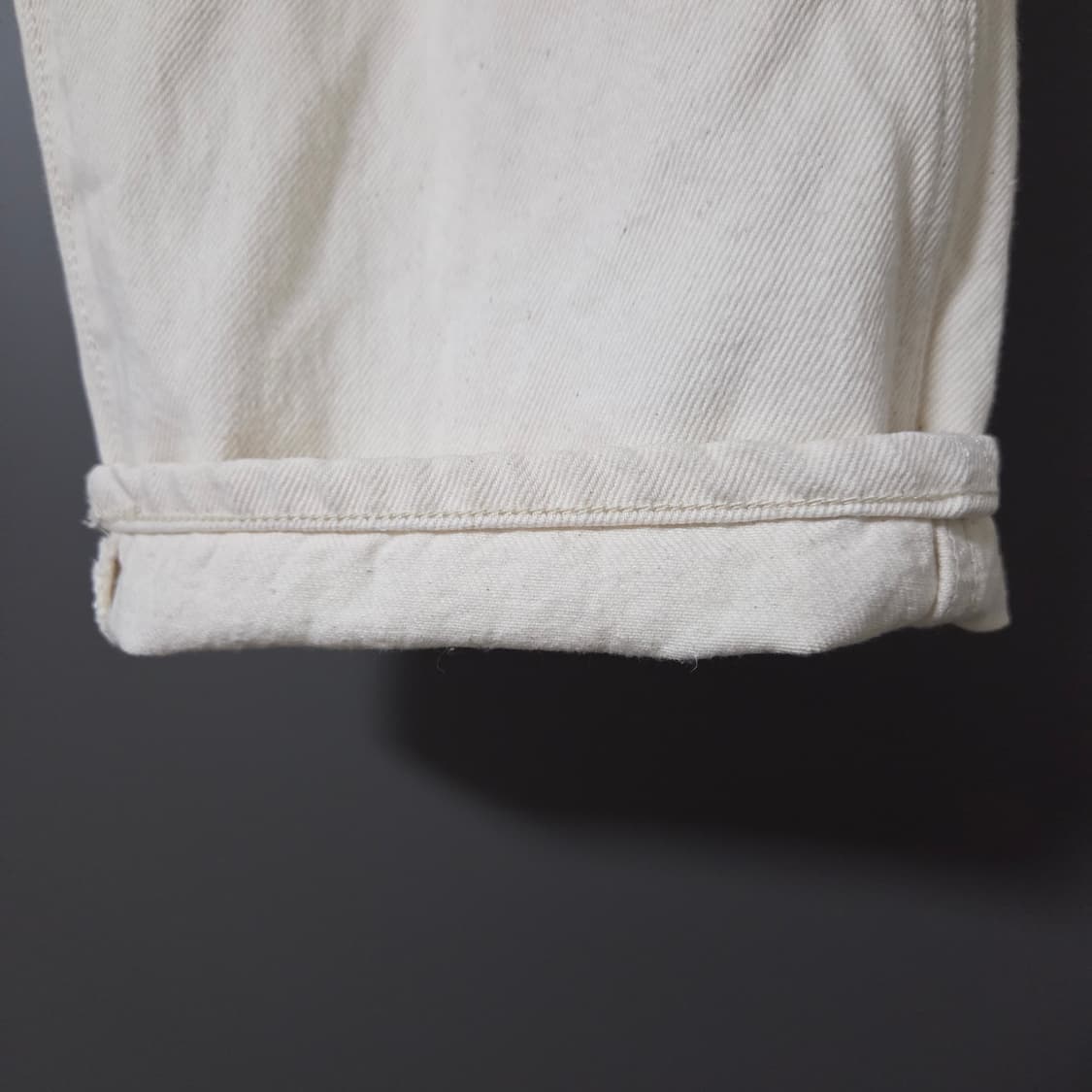 [1] 러프사이드 드레이프 데님팬츠 에크루 / 아이보리 화이트 상품이미지5