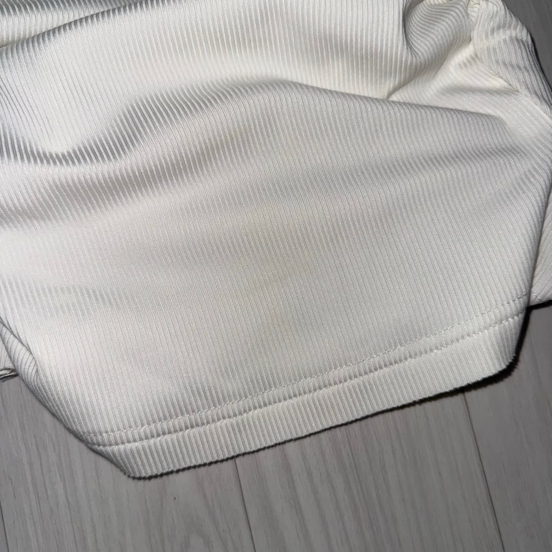 스컬프터 레이스 탑 브이넥 화이트 슬림핏 상품이미지3