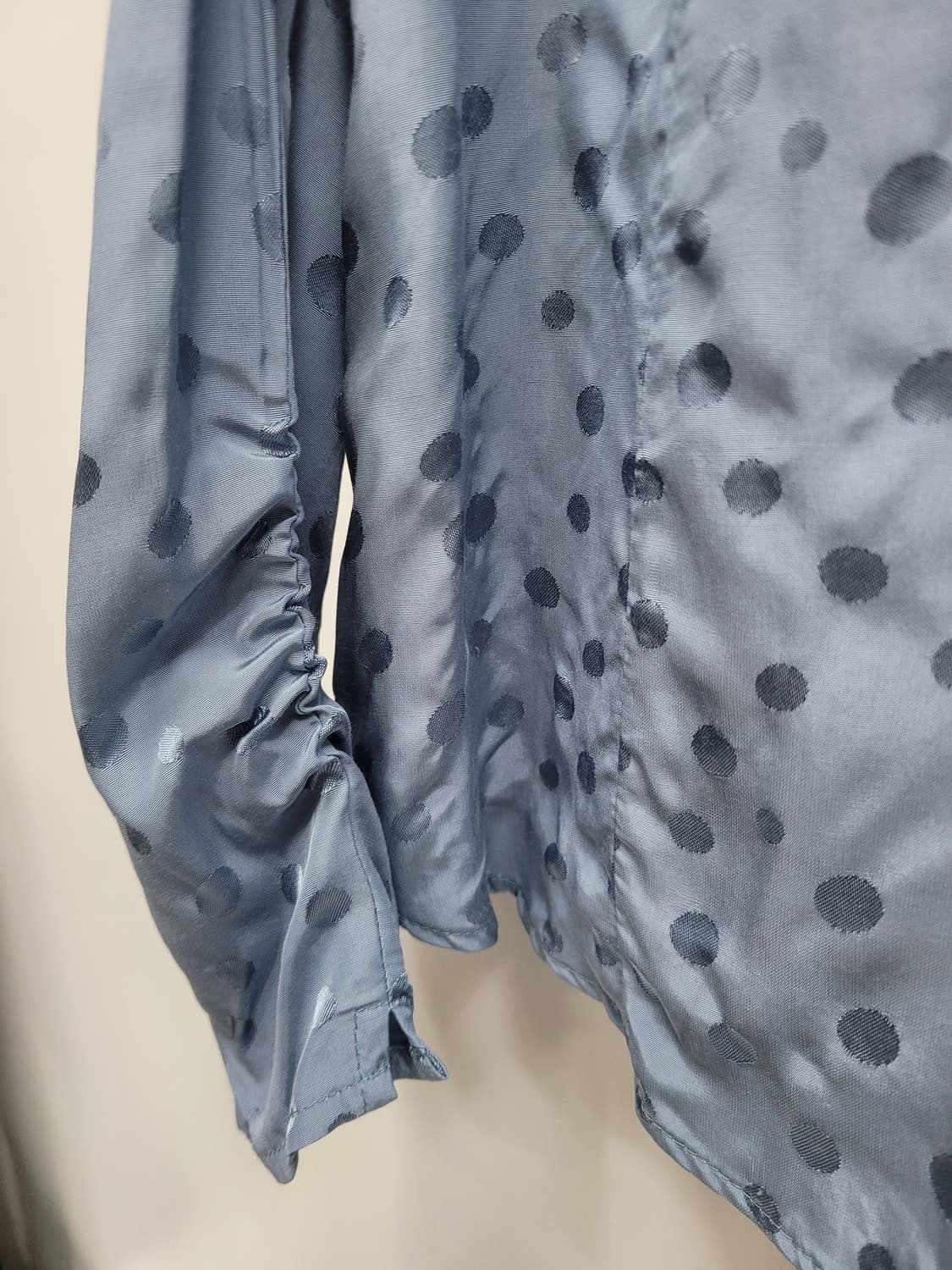 SISLEY 21SS 시슬리 레이온 블라우스 / 여 85 (42)
 상품이미지3