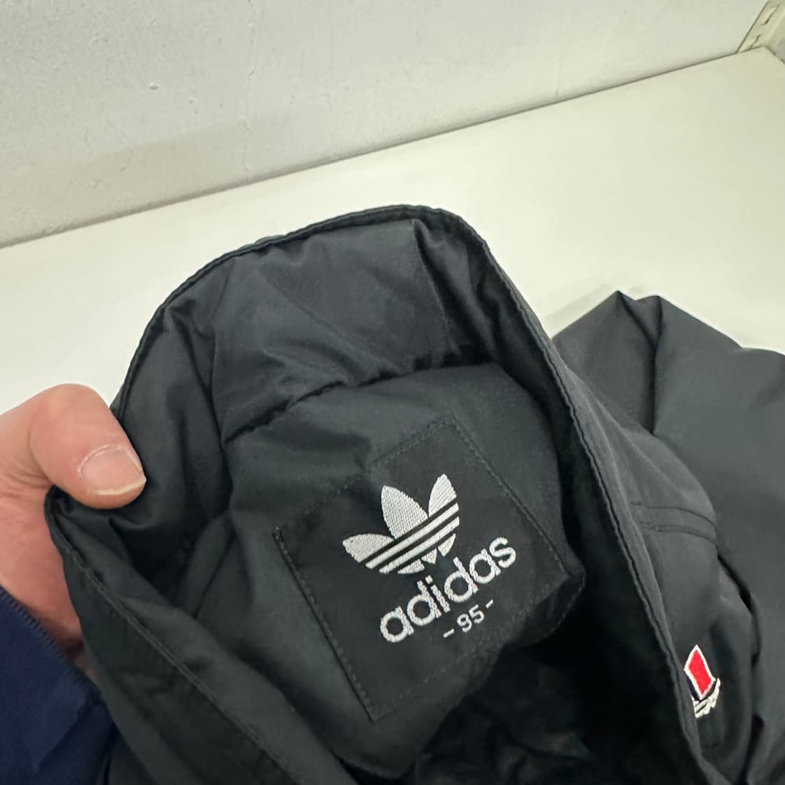 100 아디다스 블랙 올드스쿨 백로고 바람막이 상품이미지8
