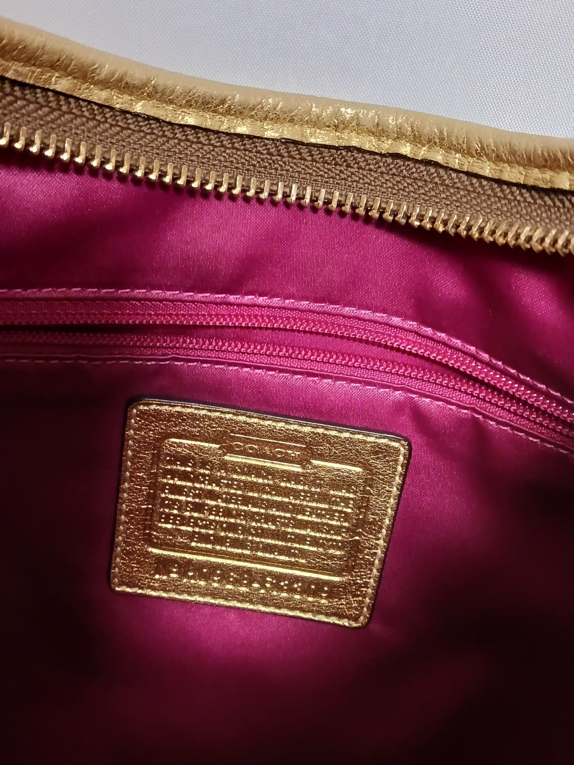 코치  골드 그라피티 숄더백 상품이미지2