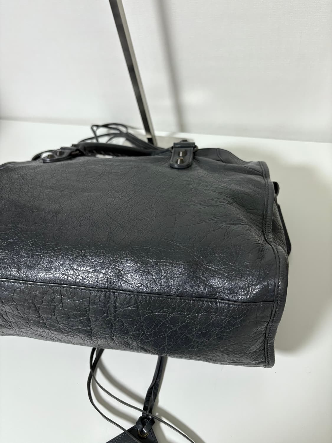 발렌시아가 시티 모터백 다크그레이 상품이미지10