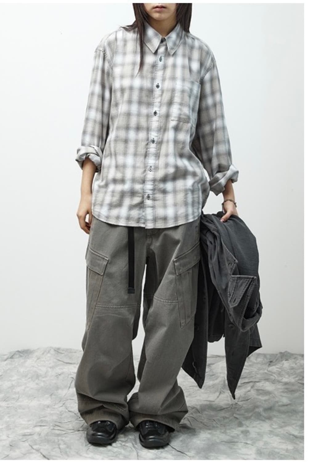 해칭룸 뮤지엄 셔츠 옴브레 올리브 그레이 상품이미지1