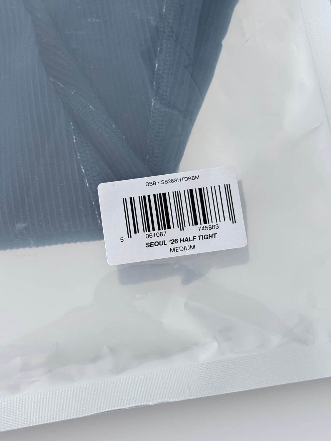 UVU 26 서울컬렉션 하프타이즈(M) 새상품 상품이미지3