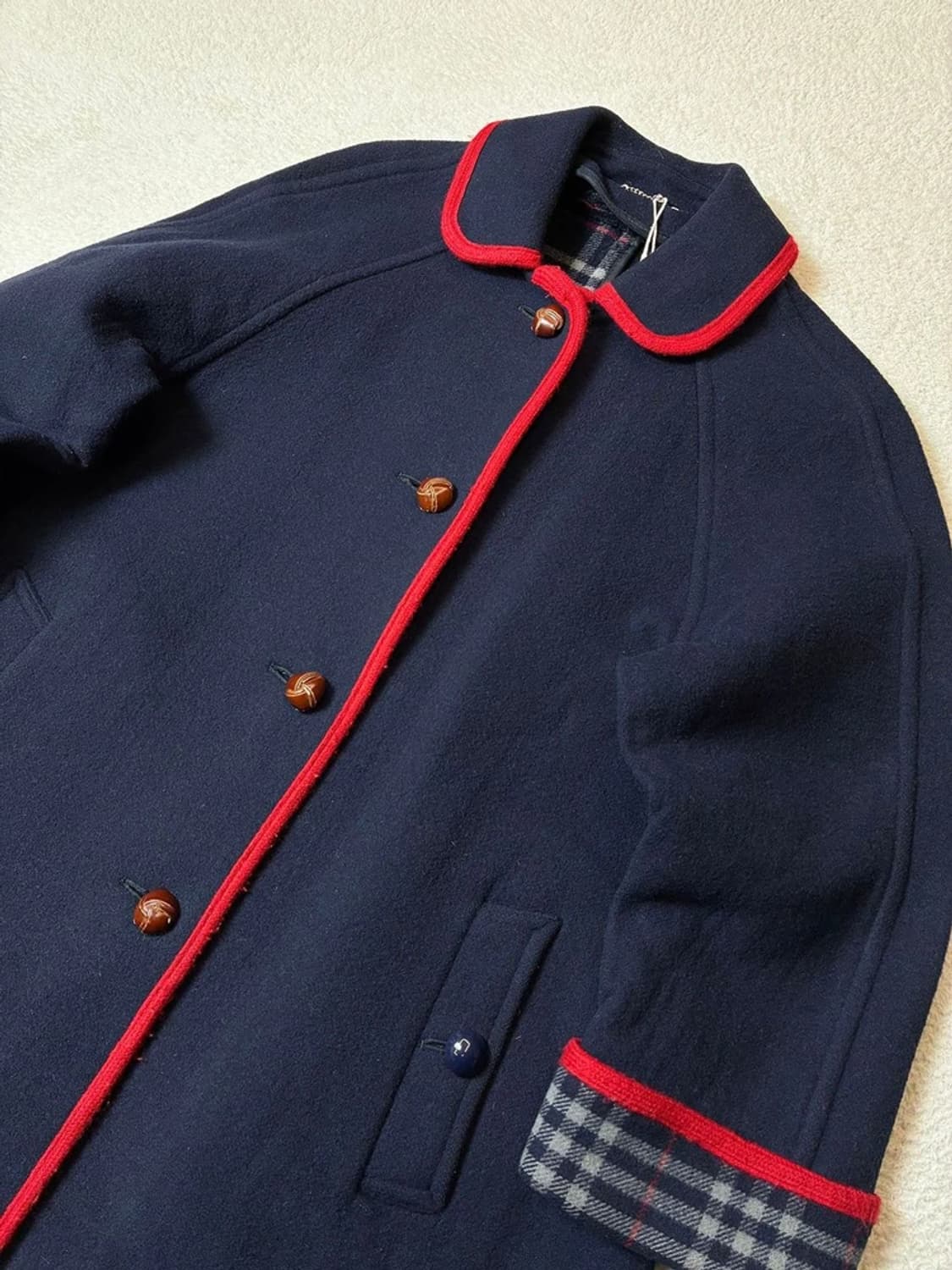 버버리 90's 레드 라이닝 우드버튼 코트 PN6664 상품이미지3