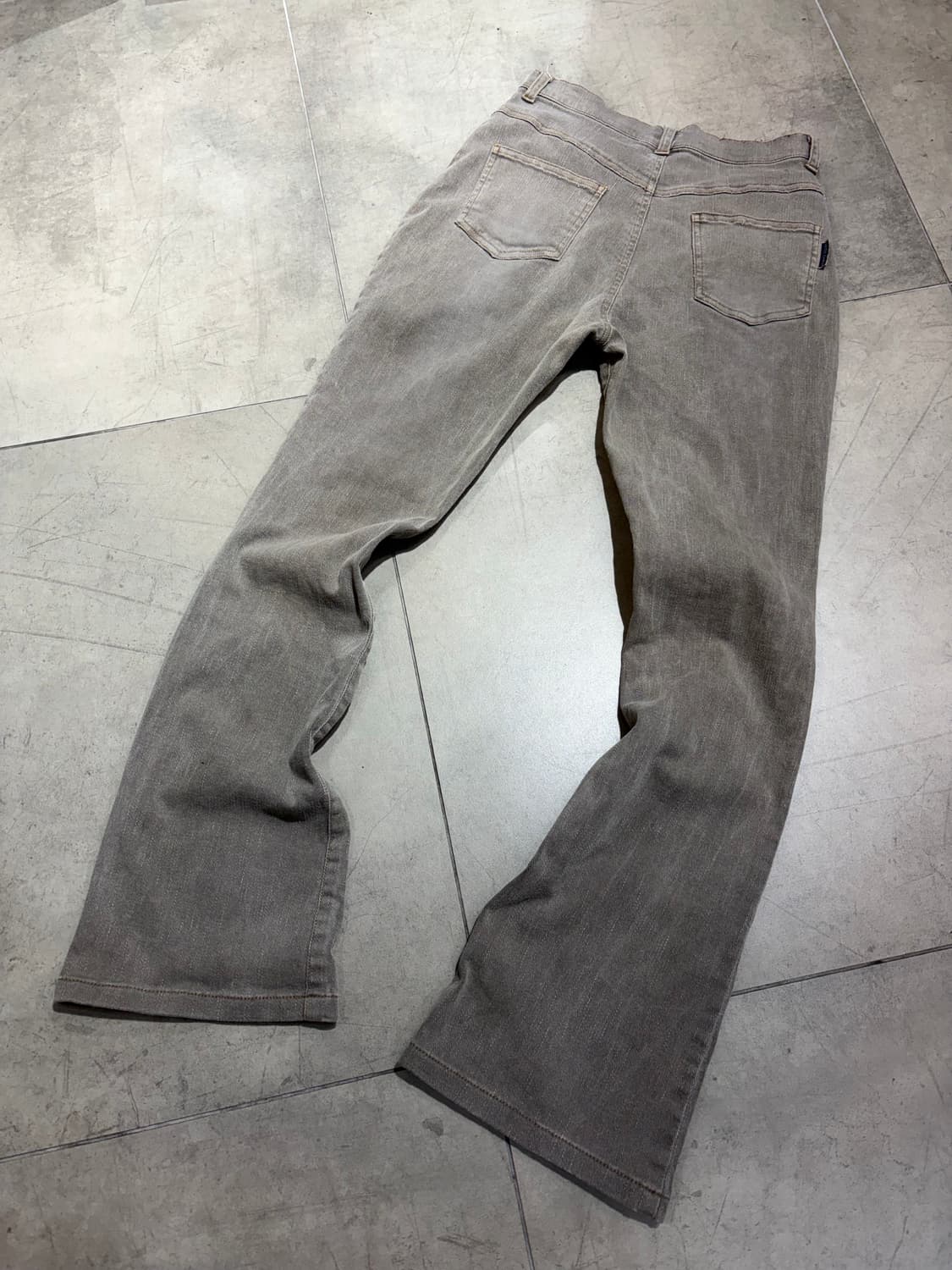 Petit chien 꽃 자수 부츠컷 흑청 데님팬츠 상품이미지5